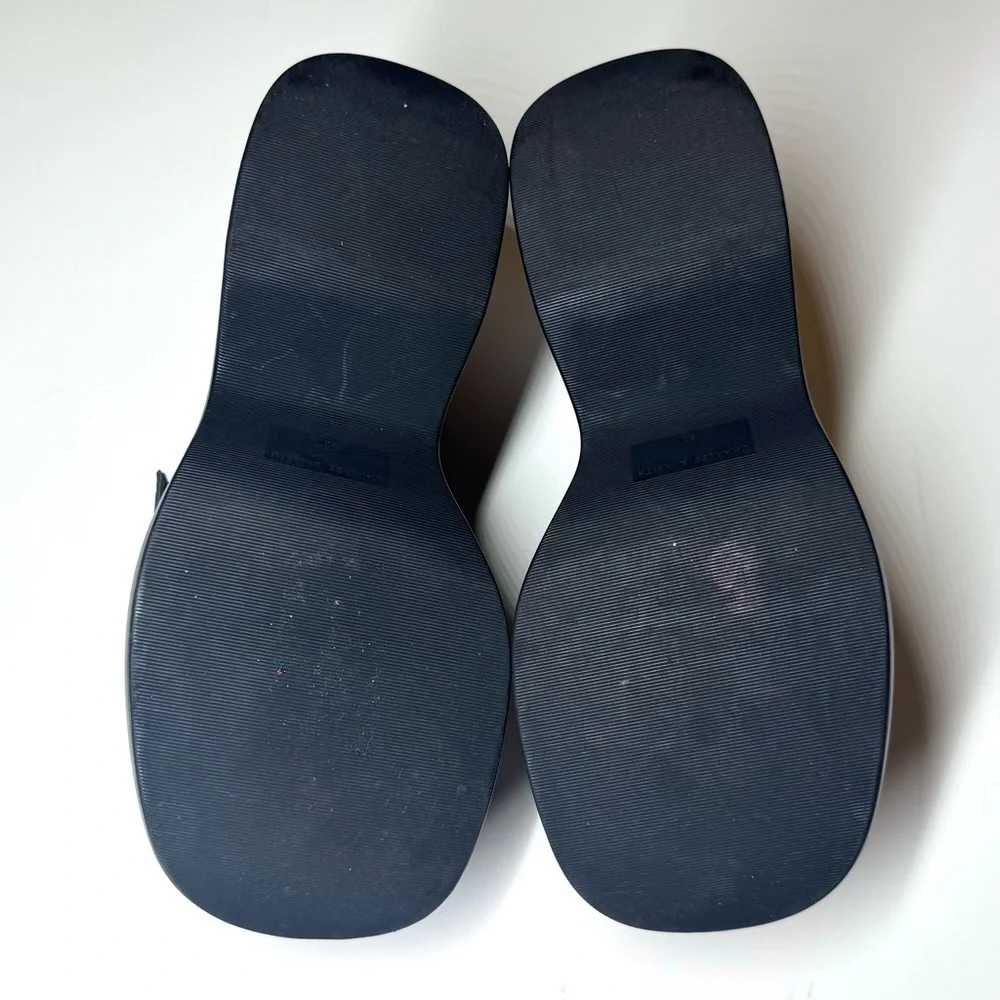 Charles & Keith excellent pre